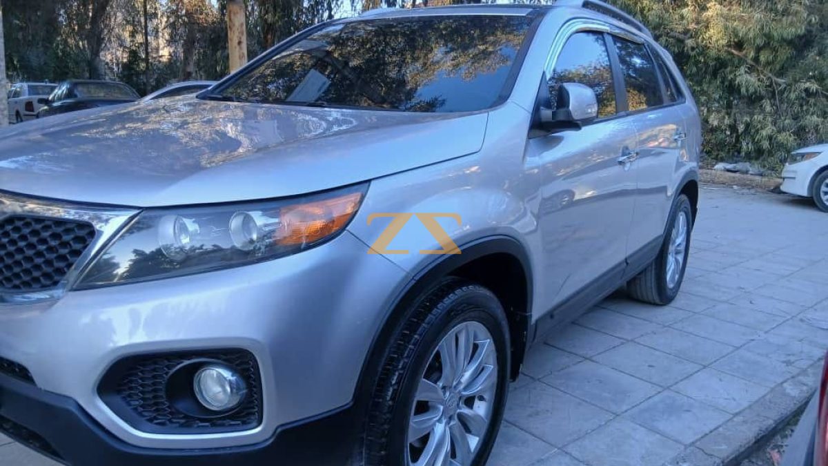 للبيع سيارة كيا سورينتو  في حلب