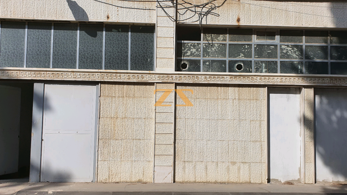 للبيع مستودع / مخزن في  أشرفية صحنايا