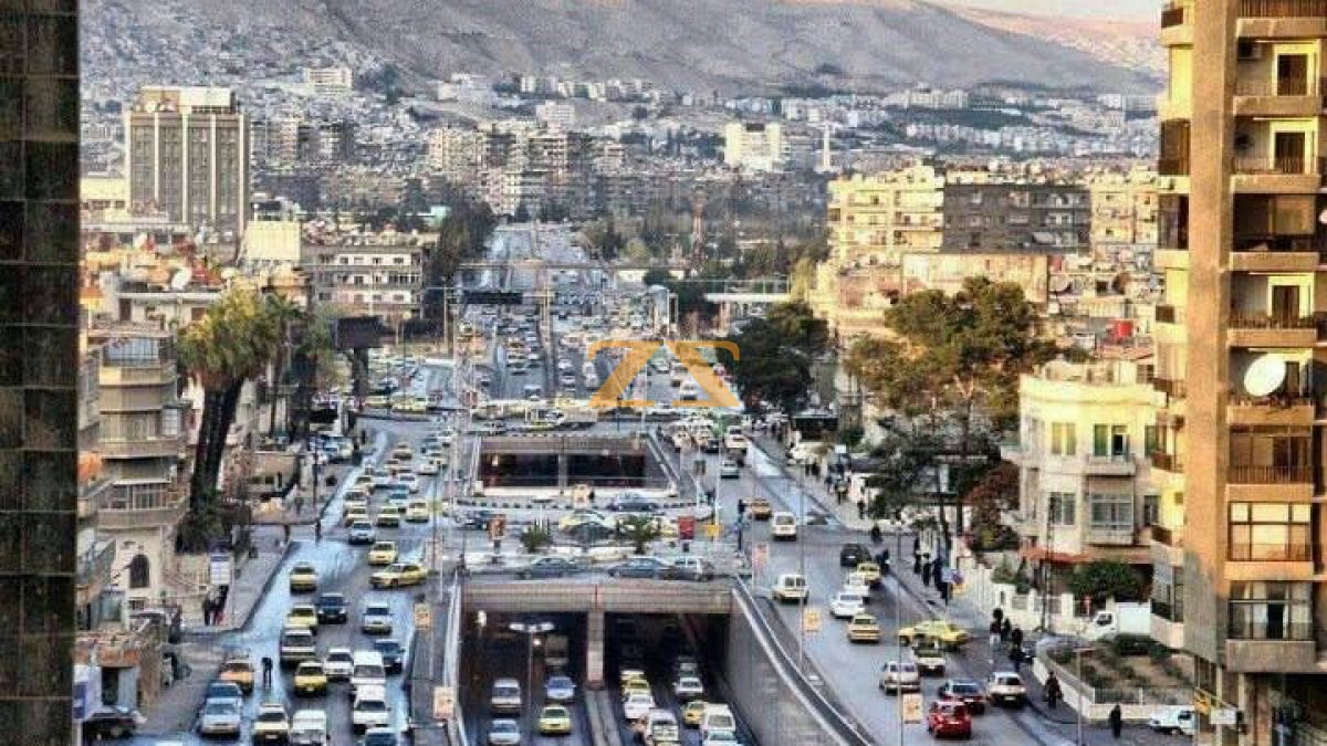 للبيع مكتب تجاري في شارع الثورة