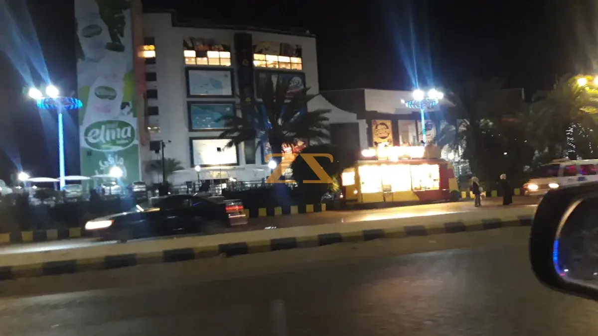 للبيع ارض بموقع مرتب وعلى اوتستراد صحنايا  وقبل التاون سنتر